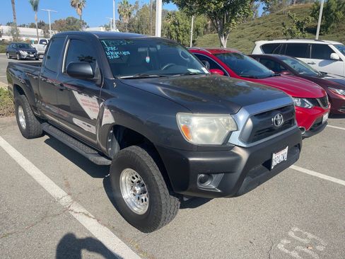 Used 2015 Toyota Tacoma 2WD Access Cab image 2
