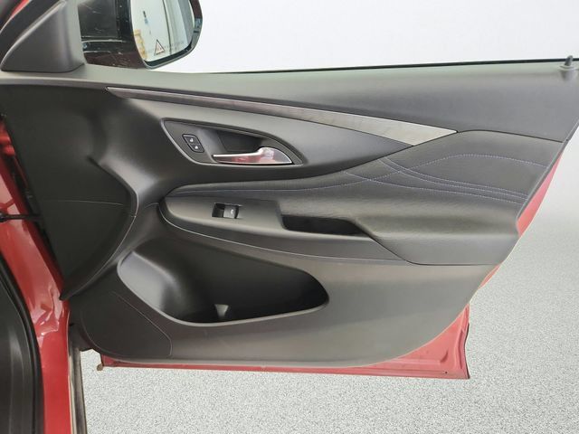 Used 2024 Buick Envista Sport Touring w/ Convenience I Package FWD image 29