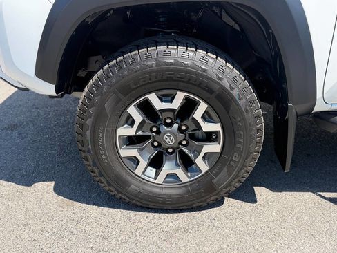 Used 2020 Toyota Tacoma TRD Off-Road w/ Technology Package AWD/4WD image 34