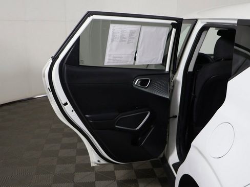 Used 2023 Kia Soul LX w/ LX Technology Package FWD image 18