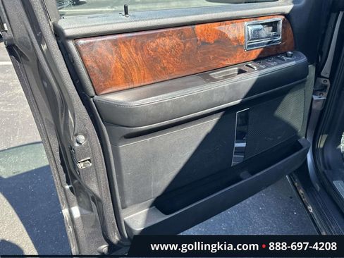 Used 2015 Lincoln Navigator L 4WD image 16