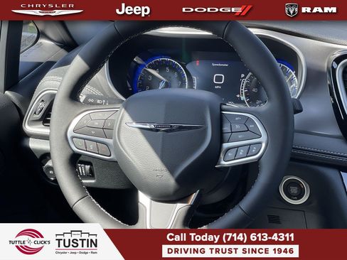 New 2026 Chrysler Pacifica Select FWD image 15