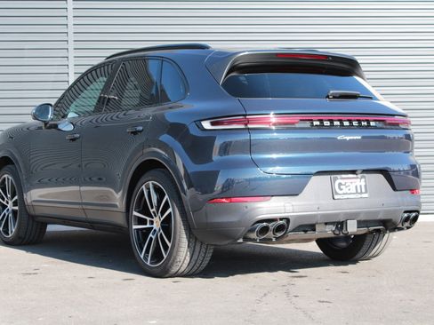 Used 2024 Porsche Cayenne image 3