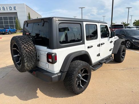 Used 2021 Jeep Wrangler Unlimited Rubicon AWD/4WD image 2