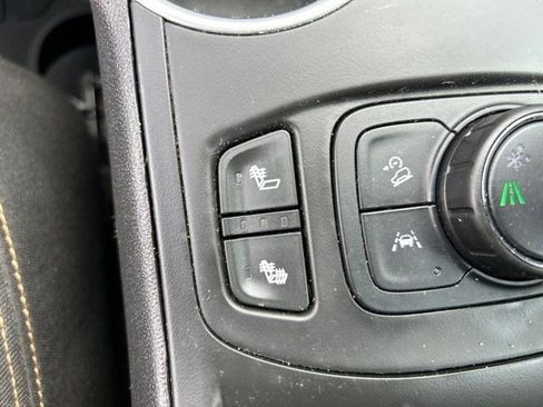 Used 2021 GMC Terrain SLE w/ Driver Convenience Package FWD image 27