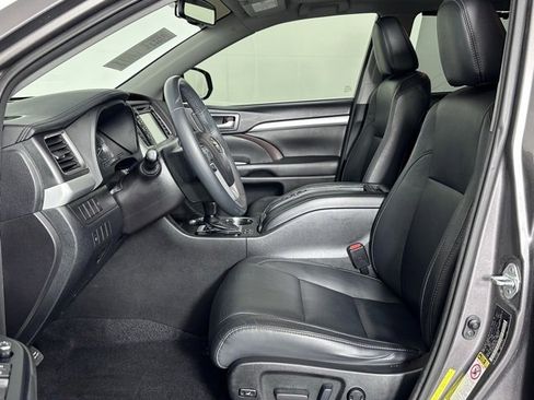 Used 2016 Toyota Highlander XLE image 16