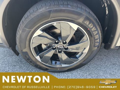 Used 2024 Nissan Rogue SV AWD/4WD image 49