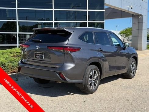 Used 2023 Toyota Highlander XLE AWD/4WD image 3