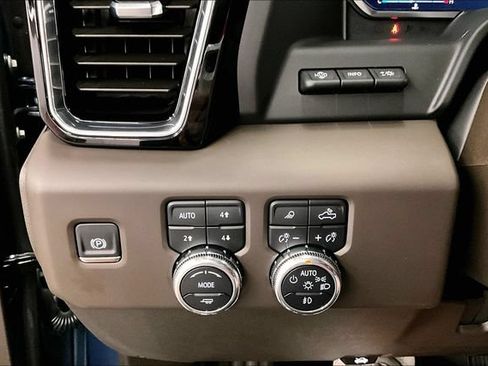 Used 2025 GMC Sierra 2500 Denali w/ Denali Reserve Package AWD/4WD image 40