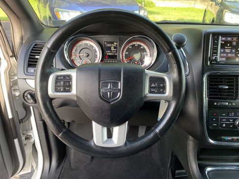 Used 2017 Dodge Grand Caravan GT FWD image 17
