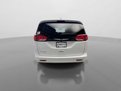 Used 2024 Chrysler Voyager LX FWD image 4