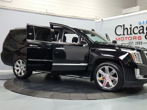 Used 2017 Cadillac Escalade ESV Luxury AWD/4WD image 9