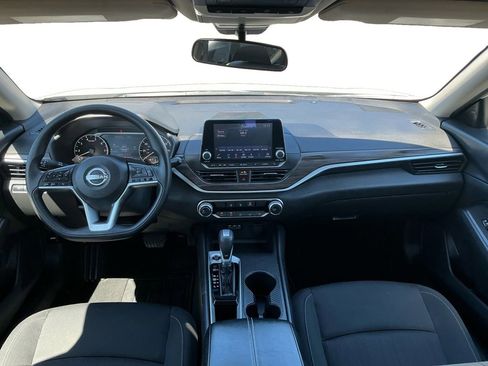 Used 2025 Nissan Altima 2.5 SV FWD image 17