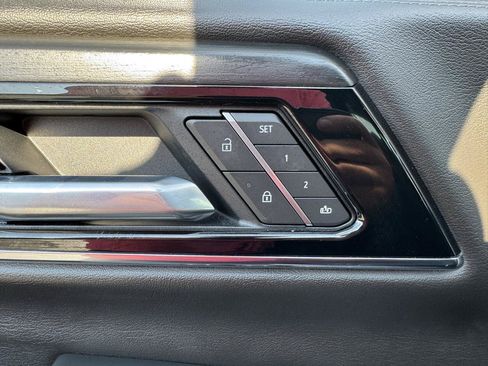 Used 2026 GMC Yukon Denali w/ Sun & Power Step Package AWD/4WD image 19
