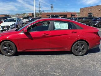 Used 2022 Hyundai Elantra SEL w/ Preferred Accessory Package video 2