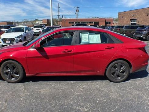 Used 2022 Hyundai Elantra SEL w/ Preferred Accessory Package image 2