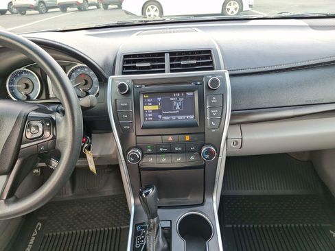 Used 2017 Toyota Camry LE image 12