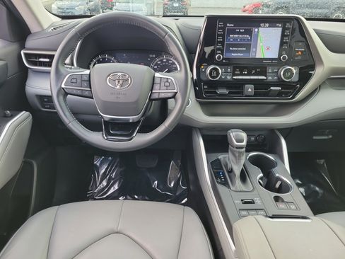 Used 2021 Toyota Highlander XLE image 10