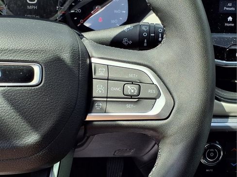 Used 2025 Jeep Compass Limited AWD/4WD image 17