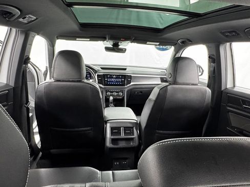 Used 2022 Volkswagen Atlas Cross Sport SEL R-Line AWD/4WD image 18