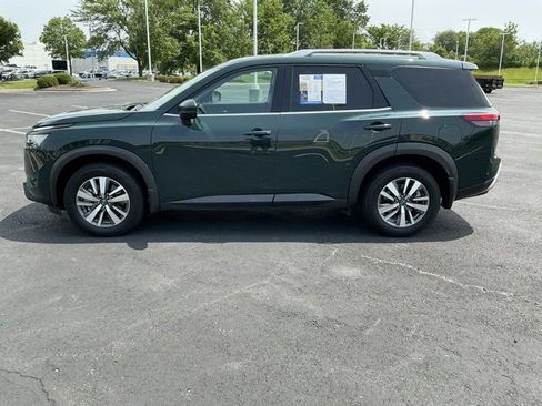 Used 2024 Nissan Pathfinder SL AWD/4WD image 8