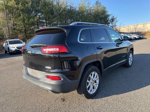 Used 2018 Jeep Cherokee Latitude Plus w/ Comfort/Convenience Group image 5