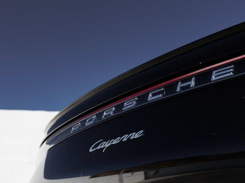 Certified 2023 Porsche Cayenne Coupe AWD/4WD image 12