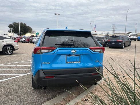 Used 2020 Toyota RAV4 XLE Premium image 4