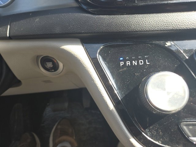 Used 2022 Chrysler Pacifica Touring-L FWD image 16
