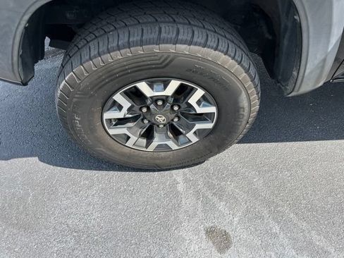 Used 2017 Toyota Tacoma TRD Off-Road w/ Premium & Technology Package RWD image 15
