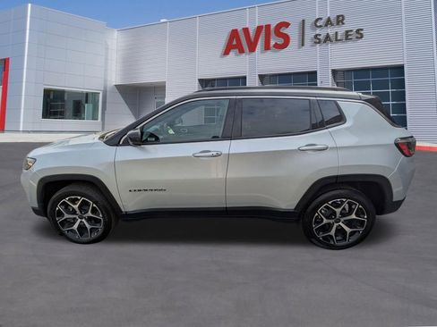 Used 2025 Jeep Compass Limited image 10