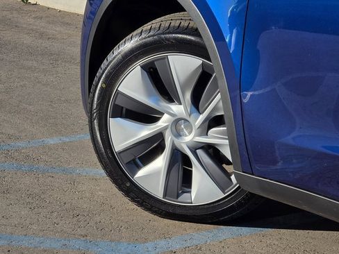 Used 2023 Tesla Model Y AWD image 8