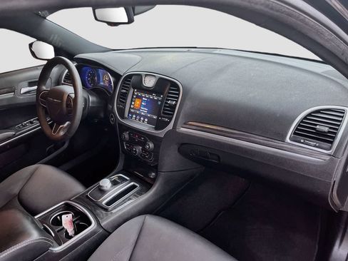 Used 2022 Chrysler 300 Touring w/ Sport Appearance Package RWD image 26