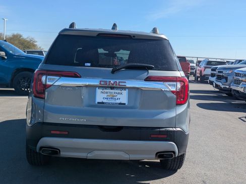 Certified 2023 GMC Acadia SLT image 4