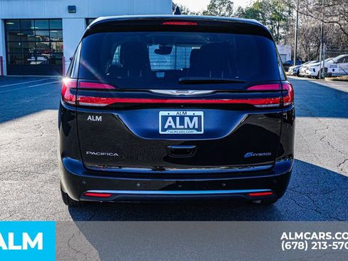 Used 2024 Chrysler Pacifica Select image 10