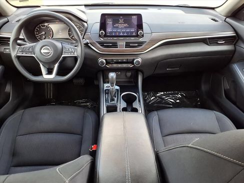 Used 2024 Nissan Altima 2.5 SV FWD image 14