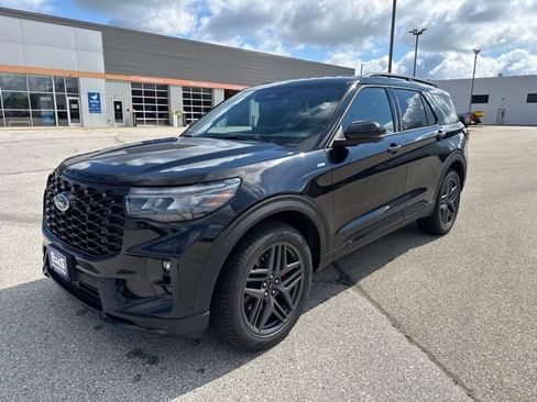 New 2026 Ford Explorer ST-Line w/ ST-Line Street Pack AWD/4WD image 7