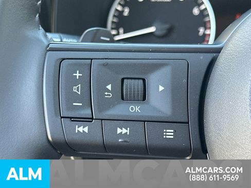 Used 2025 Nissan Pathfinder SV image 12