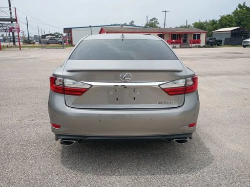 Used 2016 Lexus ES 350 w/ Luxury Package w/Wood Trim FWD image 4
