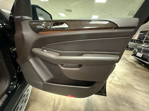 Used 2018 Mercedes-Benz GLS 450 4MATIC w/ Premium Package image 9