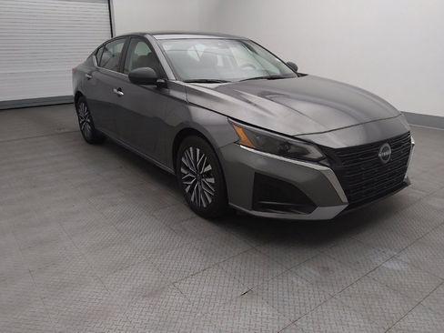 Used 2024 Nissan Altima 2.5 SV image 13