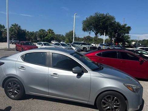 Used 2019 Toyota Yaris LE FWD image 3