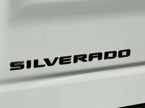 Used 2022 Chevrolet Silverado 1500 LT AWD/4WD image 27