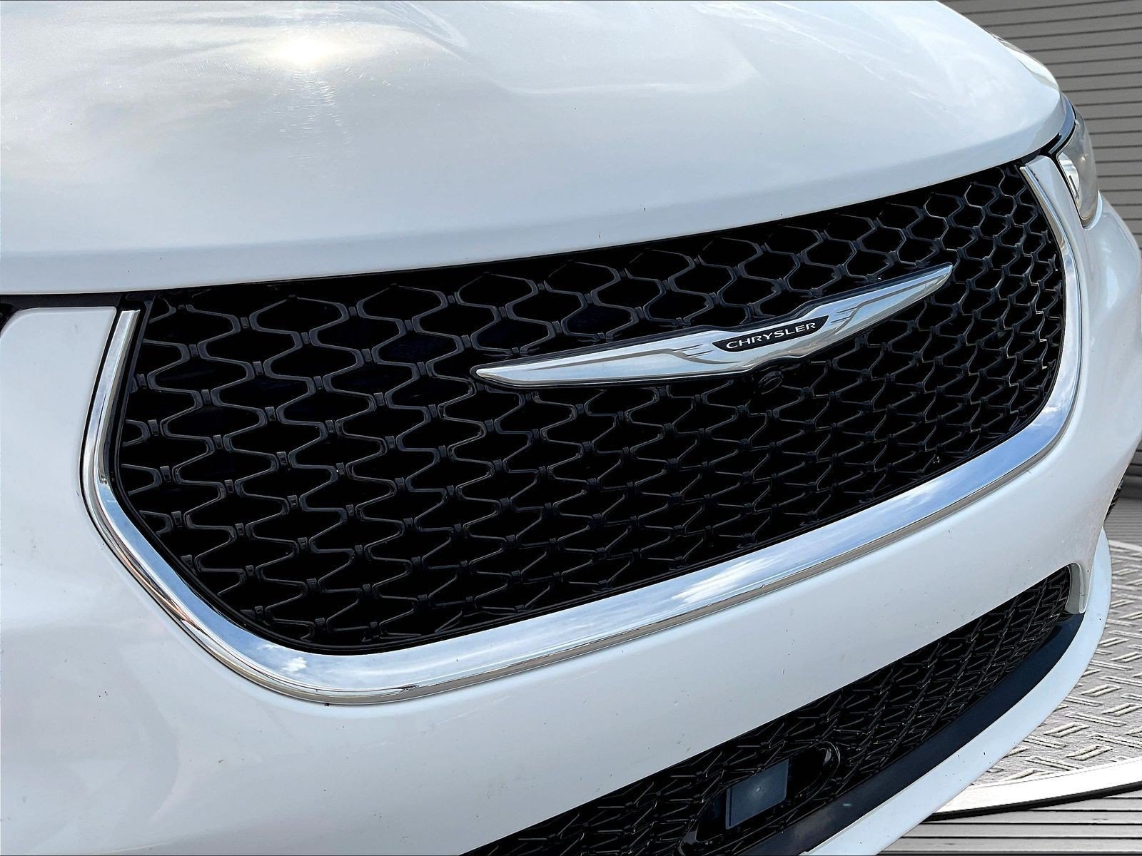 Used 2025 Chrysler Pacifica Select FWD image 27