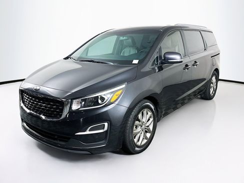 Used 2019 Kia Sedona EX image 3