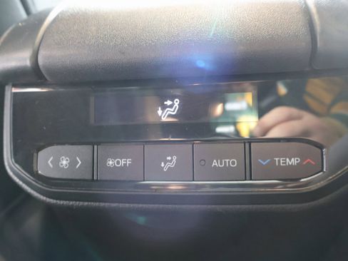 Used 2022 Toyota Highlander XSE image 27