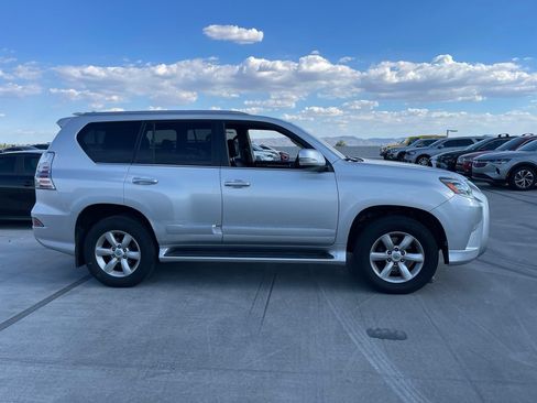 Used 2018 Lexus GX 460 w/ Navigation Package AWD/4WD image 2