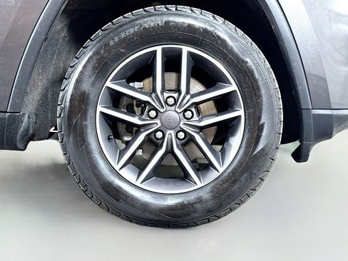 Used 2019 Jeep Grand Cherokee Laredo w/ Laredo X Package RWD image 40