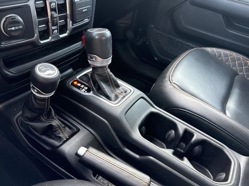 Used 2023 Jeep Gladiator Overland image 18