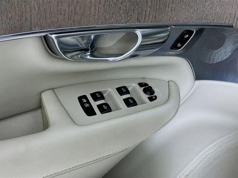 Used 2023 Volvo XC90 T8 Ultimate image 19